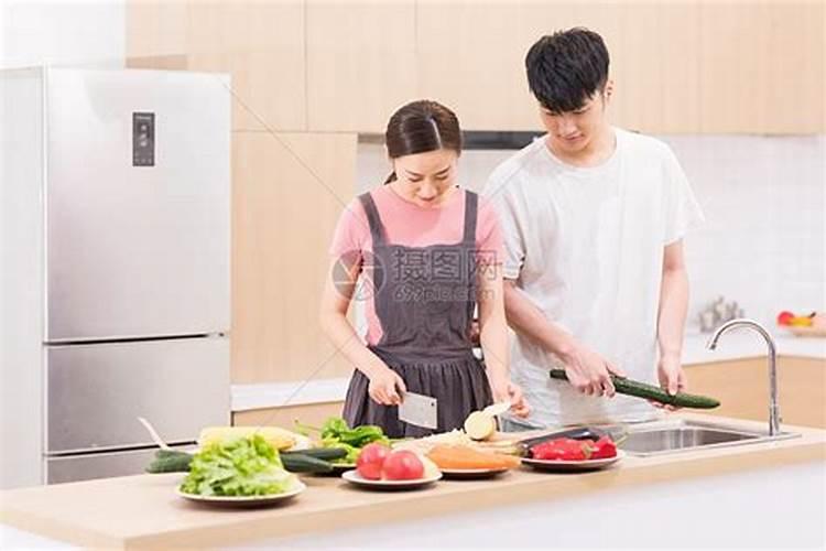梦境的温馨：叔叔来我家做饭的象征意义