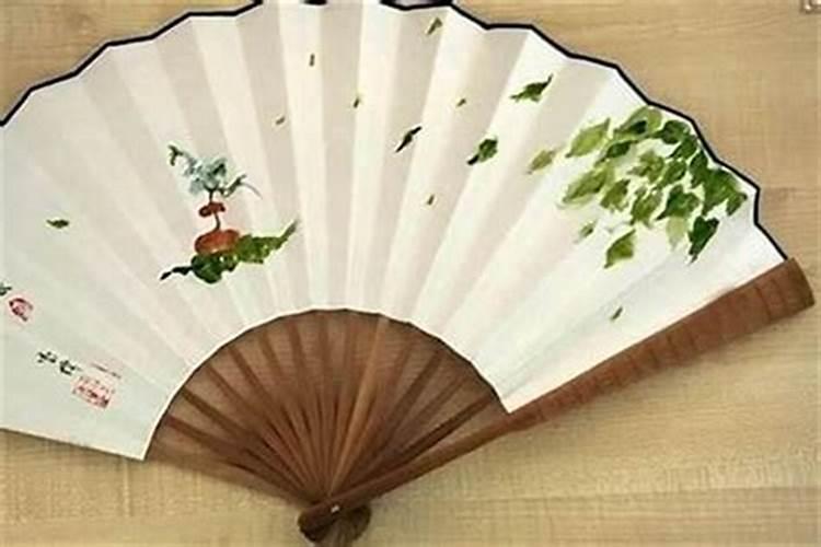 风水之门挂扇子：如何正确运用扇子来调整家居风水？