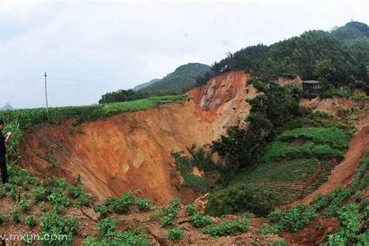 梦到地陷是什么意思？