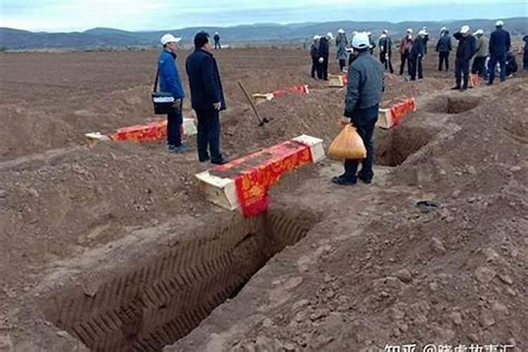 风水大师揭秘：迁坟最怕什么东西？