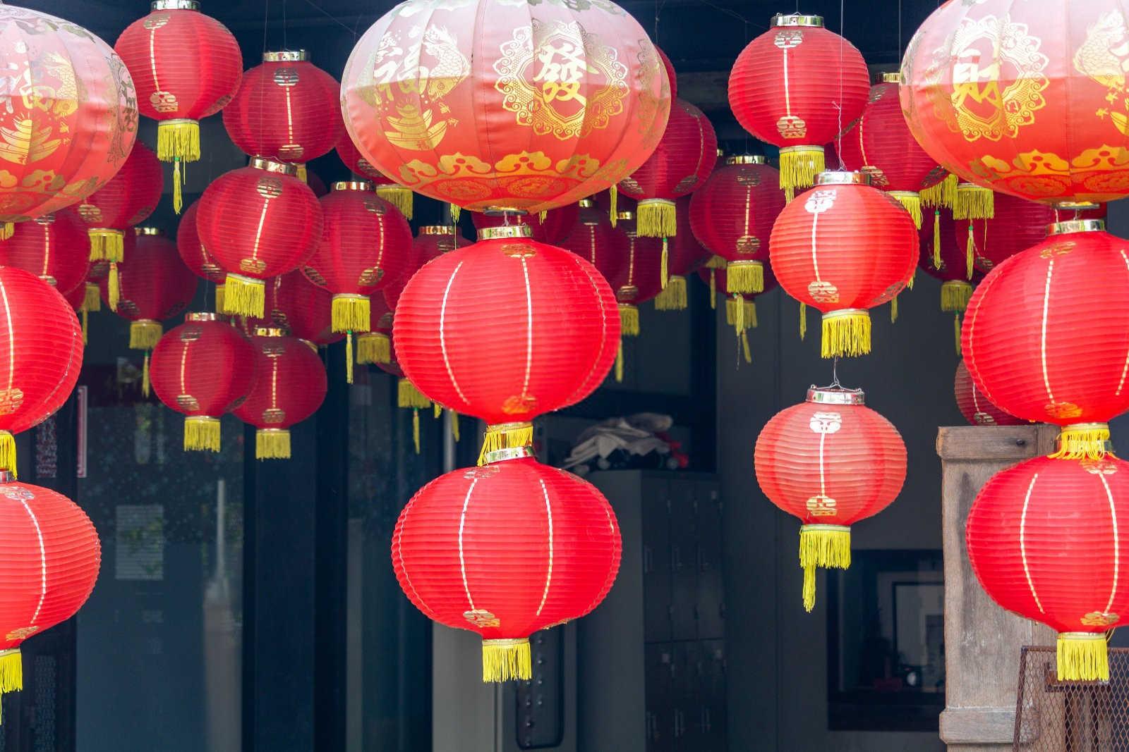 揭秘属猴人的败月之谜：命运的起伏与应对之策