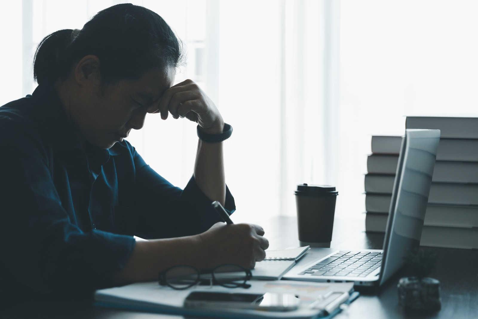 逆境中绽放：命理学视角下的事业挑战与转机