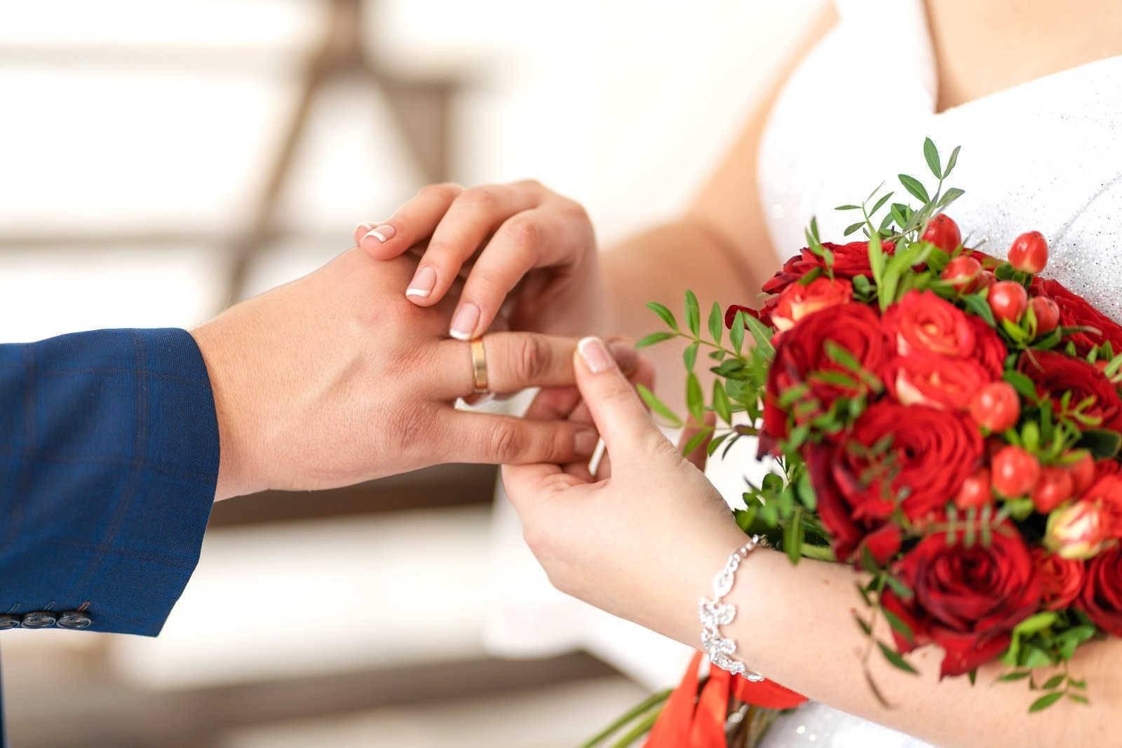 女生本命年结婚：探讨传统命理学视角下的婚配吉凶
