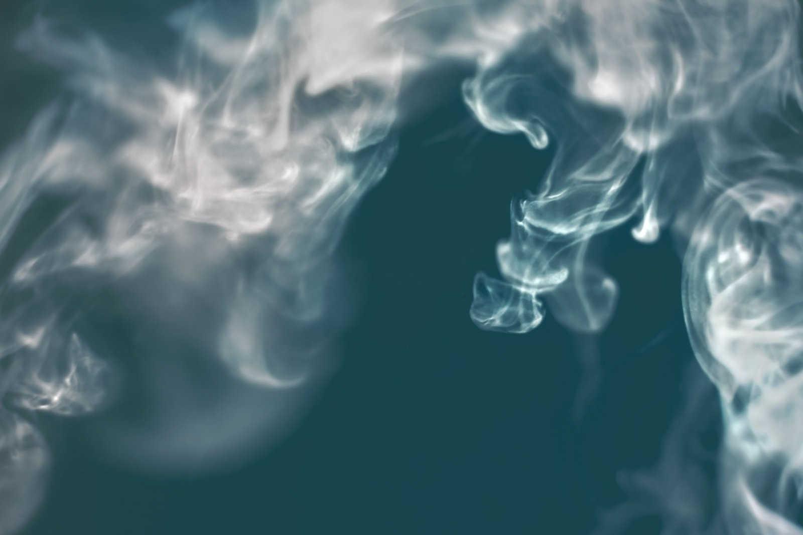 解梦探秘：梦见老房子里有鬼的心理剖析
