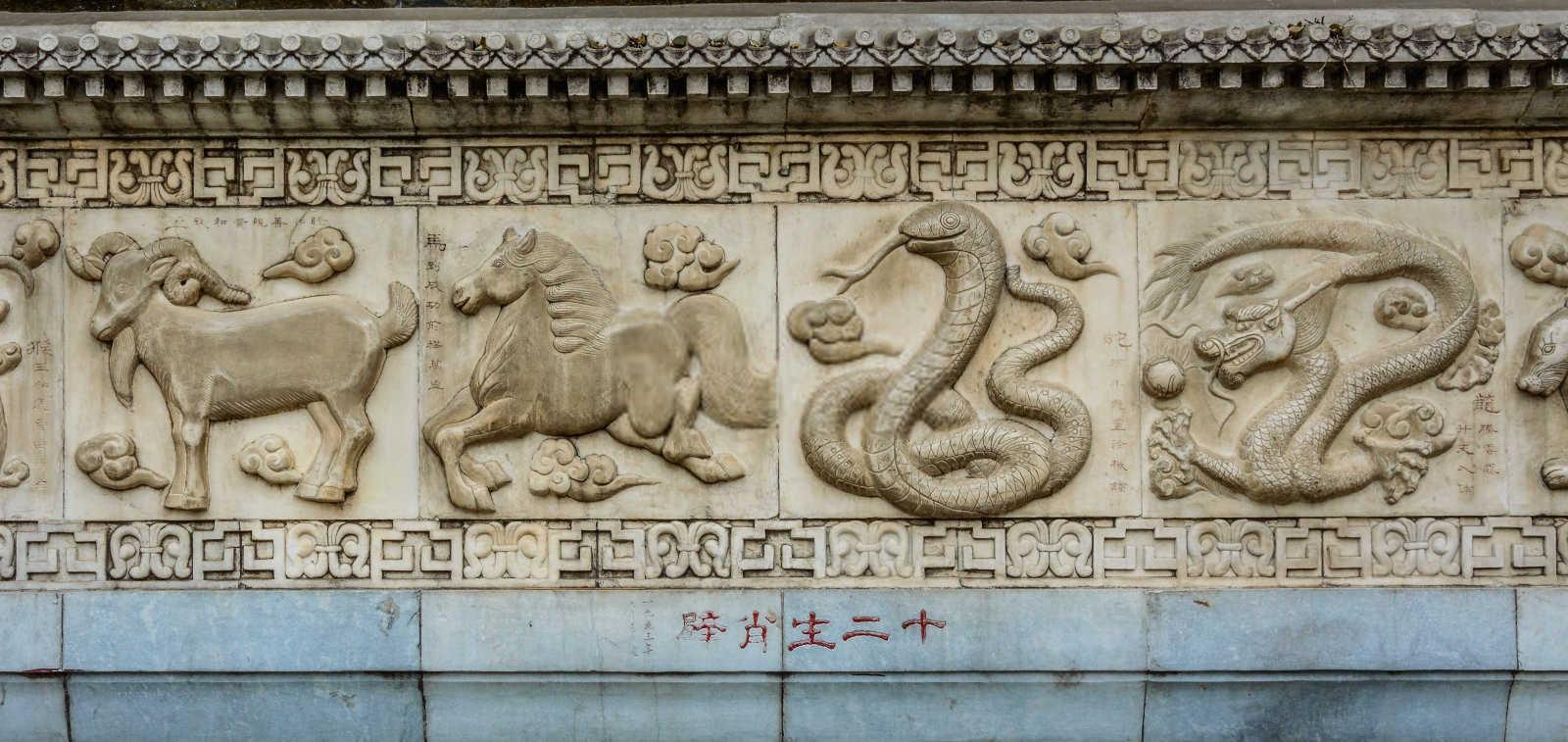 属猴的适合戴什么饰品：揭秘猴子们的幸运符？